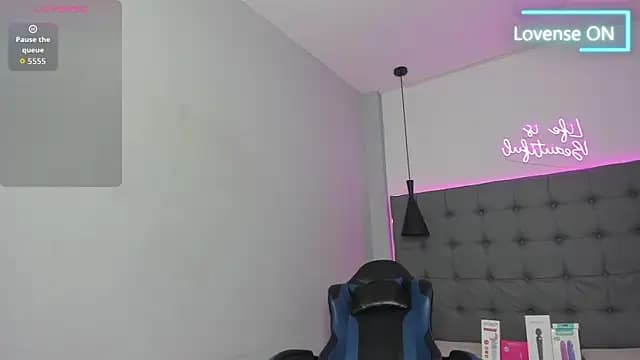 scarletcherry18 live cam