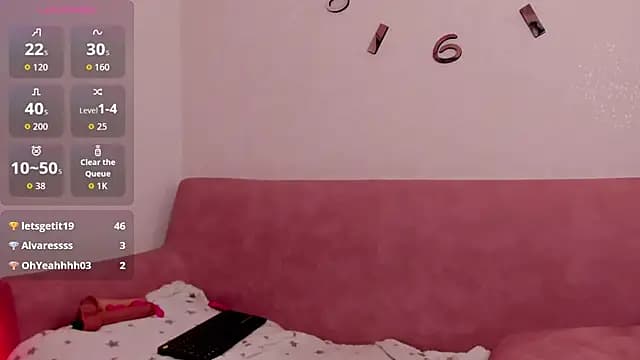 CoralineRed live cam