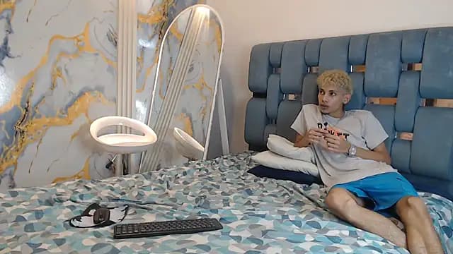 YOUNG_BOYS_HELL live cam