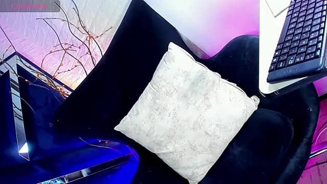 MargaretQualley live cam