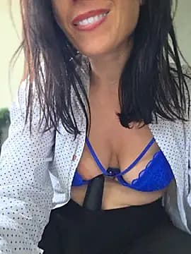Risky_woman live cam