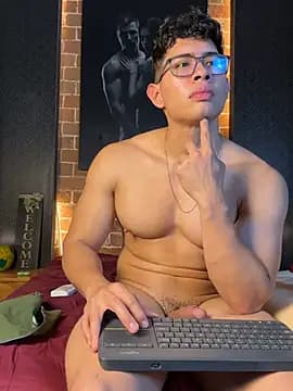 GrayAndrews live cam on Stripchat