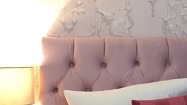 YaaraCollins live cam