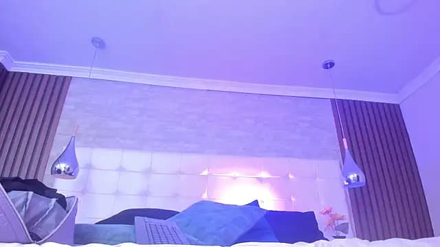 SaritaaHot live cam on Stripchat
