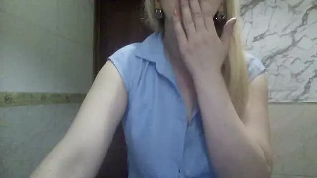 MiyaHottie live cam on Stripchat