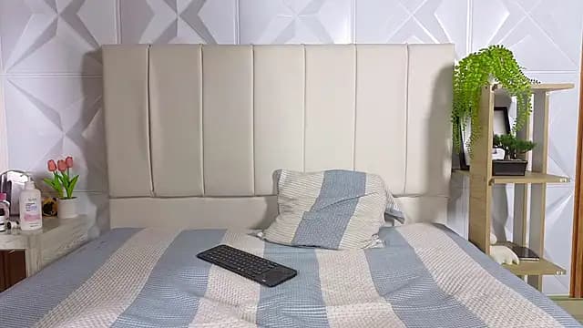 Emily_and_Sebastiannn live cam