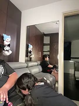 EmilyAndAndrew live cam