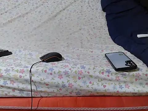 petite_pretti live cam