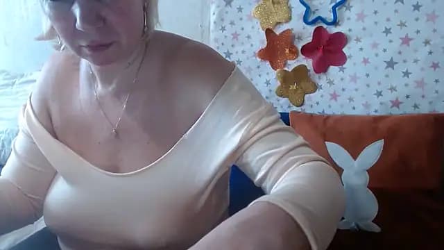 QueenLana live cam