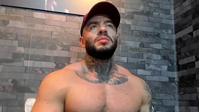 BruceDallas live cam
