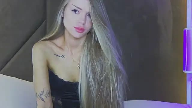 MarilynNova live cam