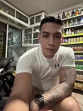 OliverWest04 live cam
