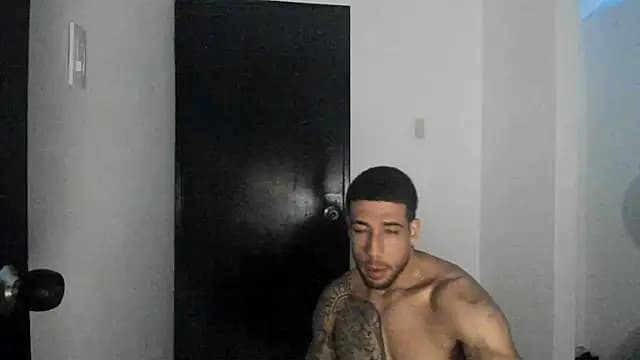 ThiagoLugo live cam on Stripchat