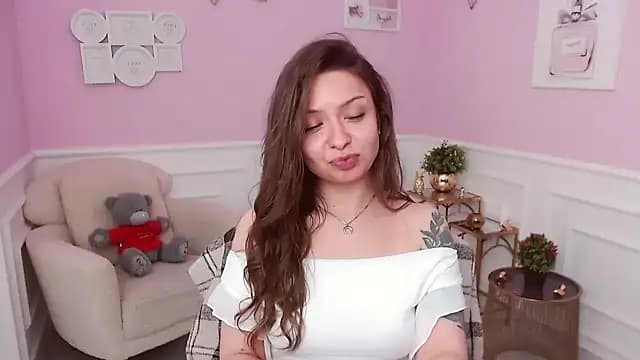 LucySkilar live cam