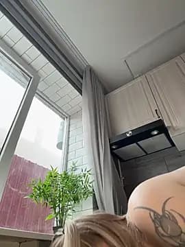 HugeBoobsAlice live cam