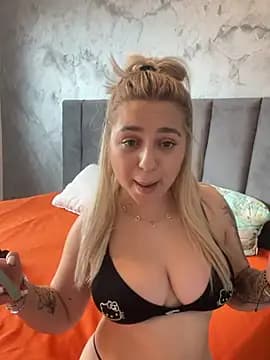 AmandaSnack live cam on Stripchat