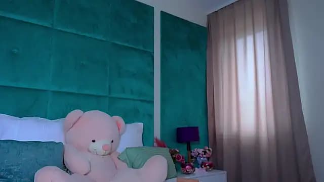 LucyLextonX live cam