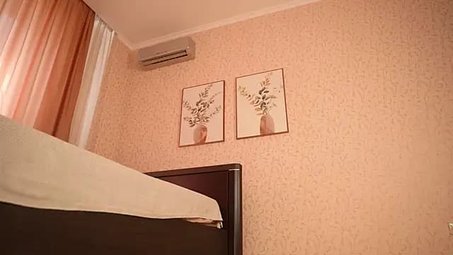 AveloriaLove live cam