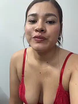 Milan_rousse01 live cam on Stripchat