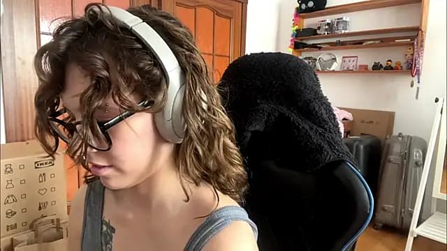 PillowPeachX live cam