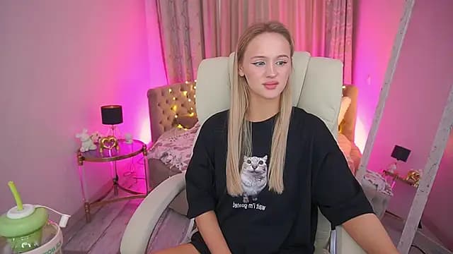 LylaYeess live cam