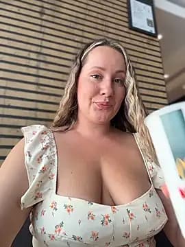 Mona_Plus live cam