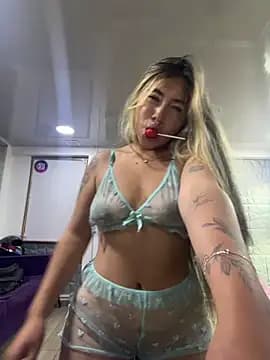 ManuelaVeeleez live cam