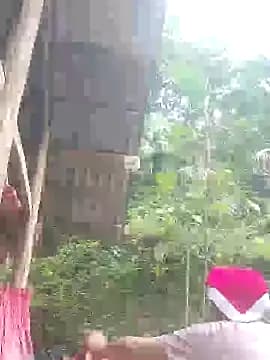 yeuanh1 live cam on Stripchat