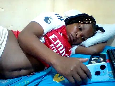 Camilla-Sweets live cam on Stripchat
