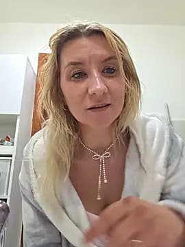 KaylinJan live cam on Stripchat