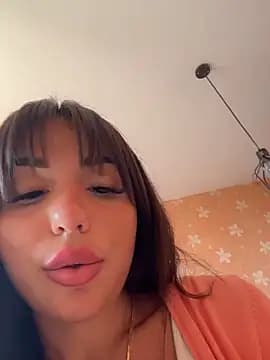 SilkyMira live cam