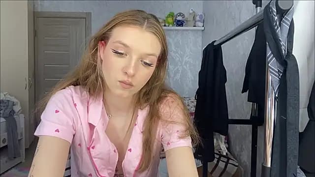 PuraDashne live cam