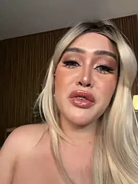 Miss_solenheu live cam on Stripchat