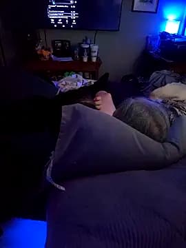 Hotredheadandtoungelasher live cam