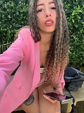 roxyrougee live cam