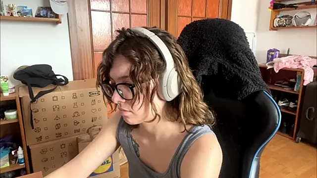 PillowPeachX live cam
