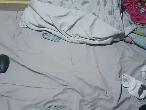 Squirty_pussie live cam