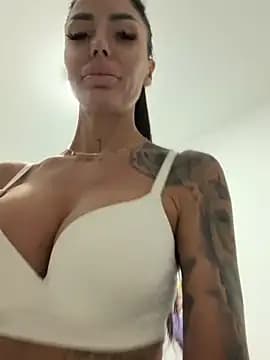 RaquelleXO live cam on Stripchat