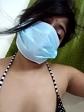 dearmona00 live cam on Stripchat