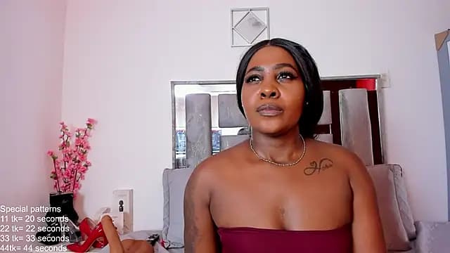 EmilyRooa1 live cam