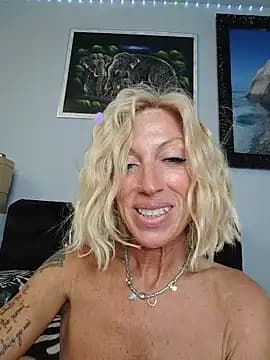 Weloveblue live cam on Stripchat