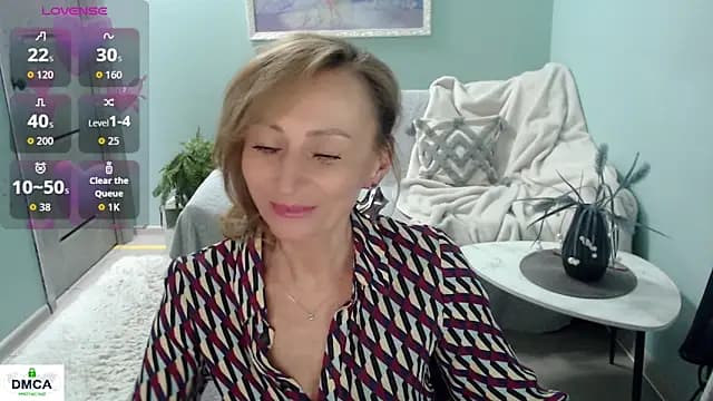 HornyMilf_777 live cam