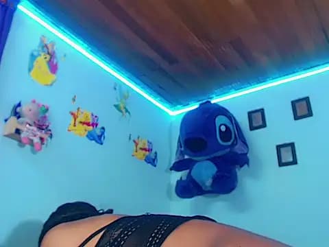 IsisKourtney live cam