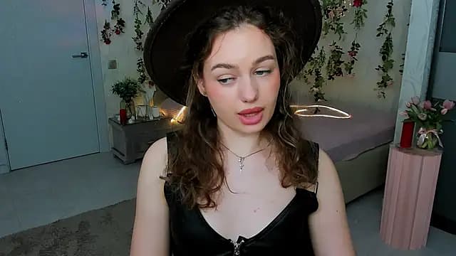 MiracleCurly live cam