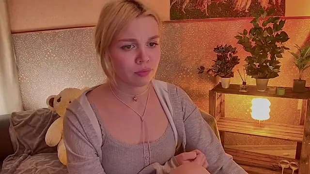 ScarletMarnei live cam
