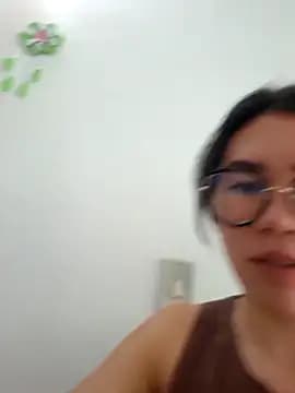 YelenaVergara live cam on Stripchat