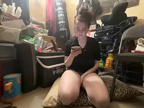 Snowbunnycake_131 live cam