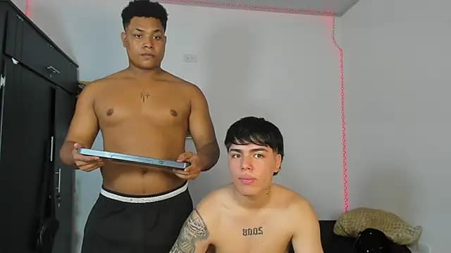 just2latins live cam