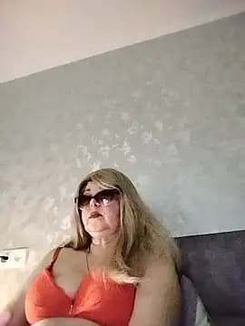 Vita72219 live cam on Stripchat
