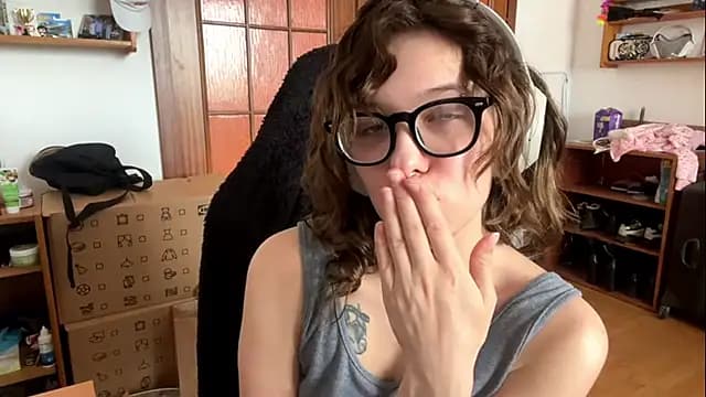 PillowPeachX live cam